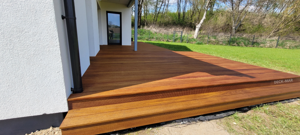 taras z desek drewnianych