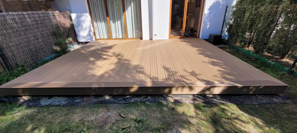 proces montażu tarasu kompozytowego